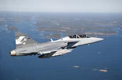 Gripen E in the air with Swiss pylons