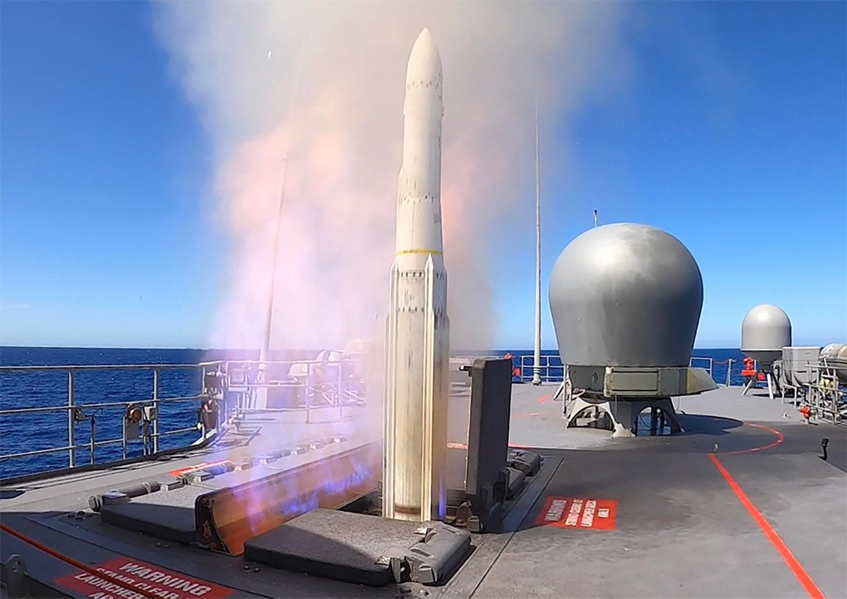 HMAS Arunta tests fires missile following major Navy exercise