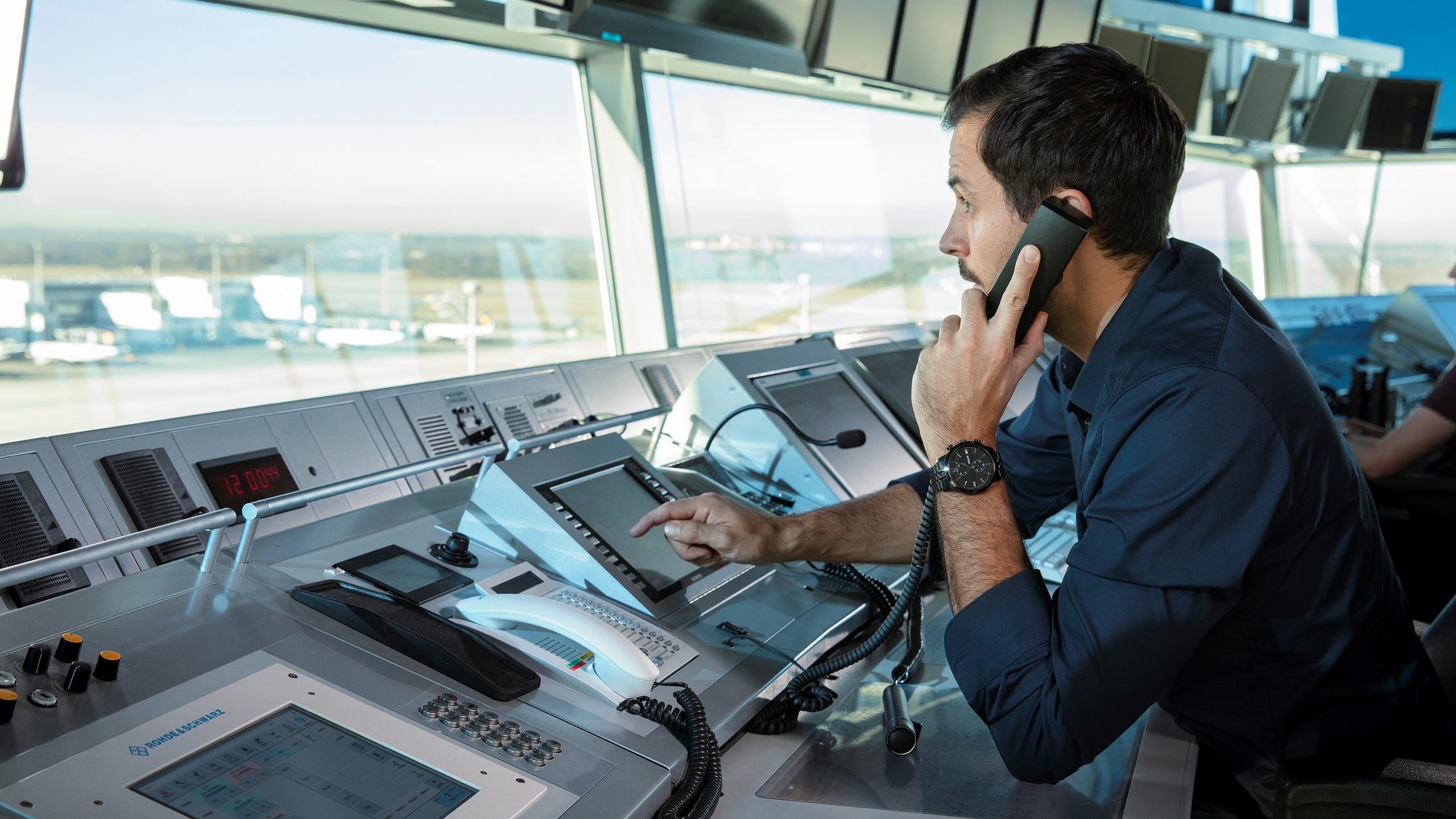 Rohde & Schwarz upgrades RAAF air-ground-air voice link