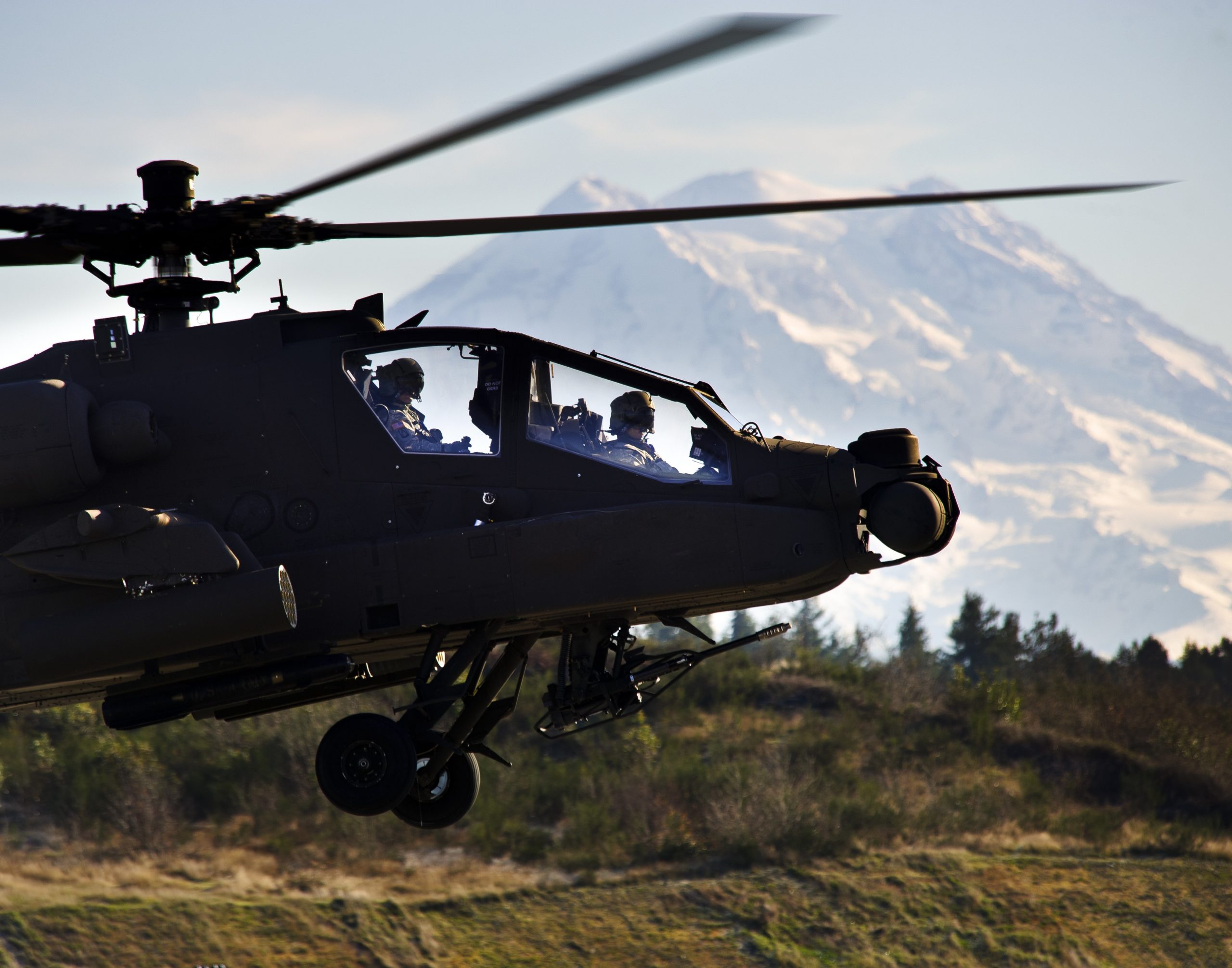 Hundreds of high-tech Queensland jobs on the line if Australia buys American built Apache.