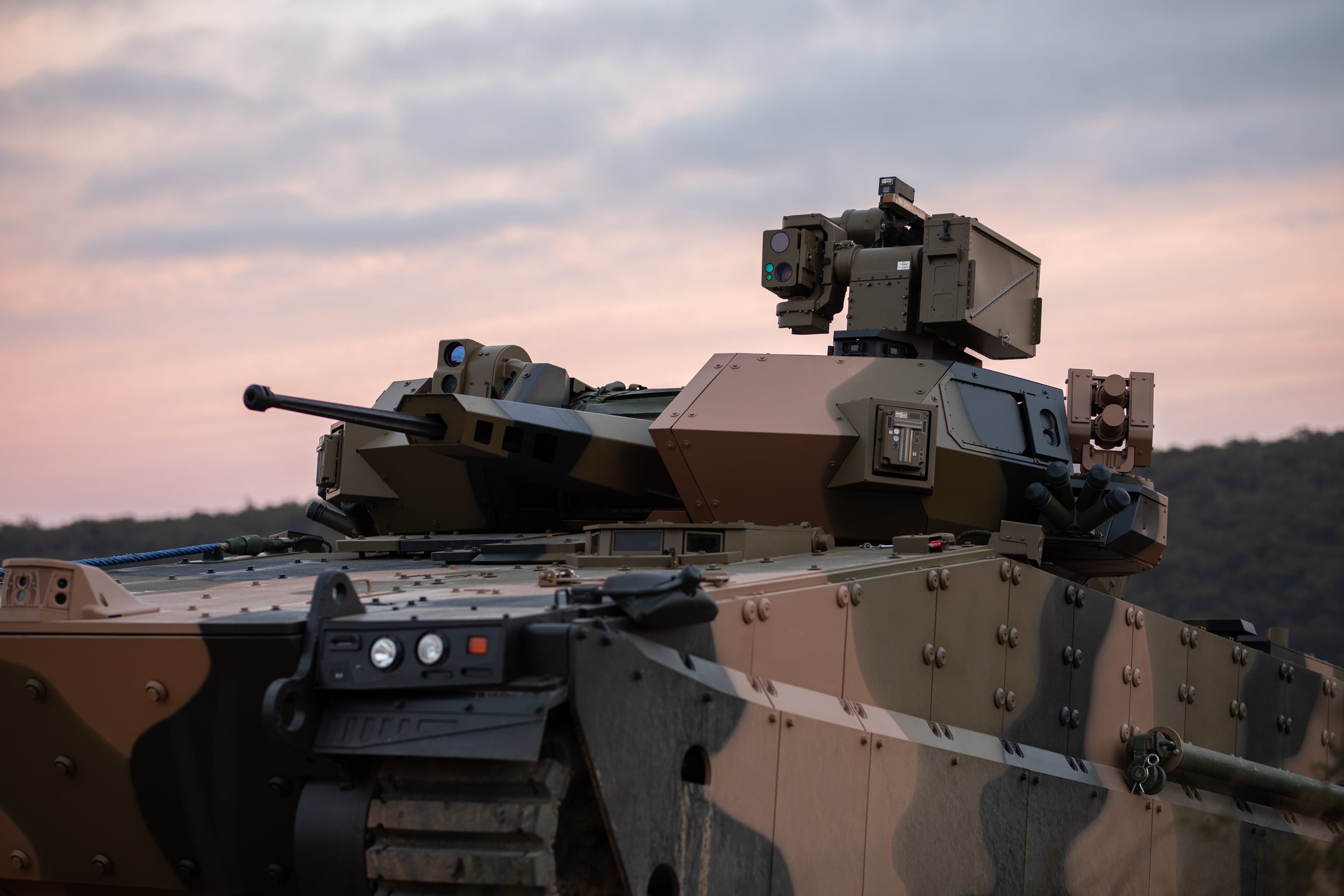 Hanwha partners with Oshkosh to compete in OMFV program