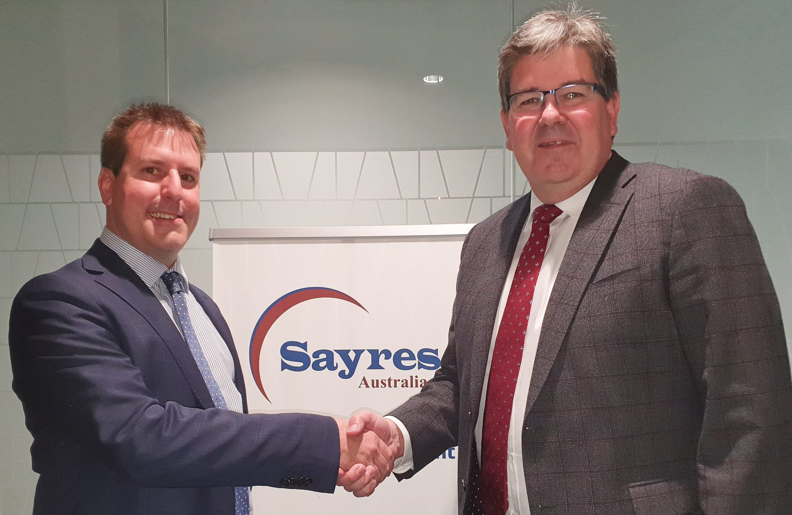 Sayres Australia, UNE Partnerships sign MOU on defence training
