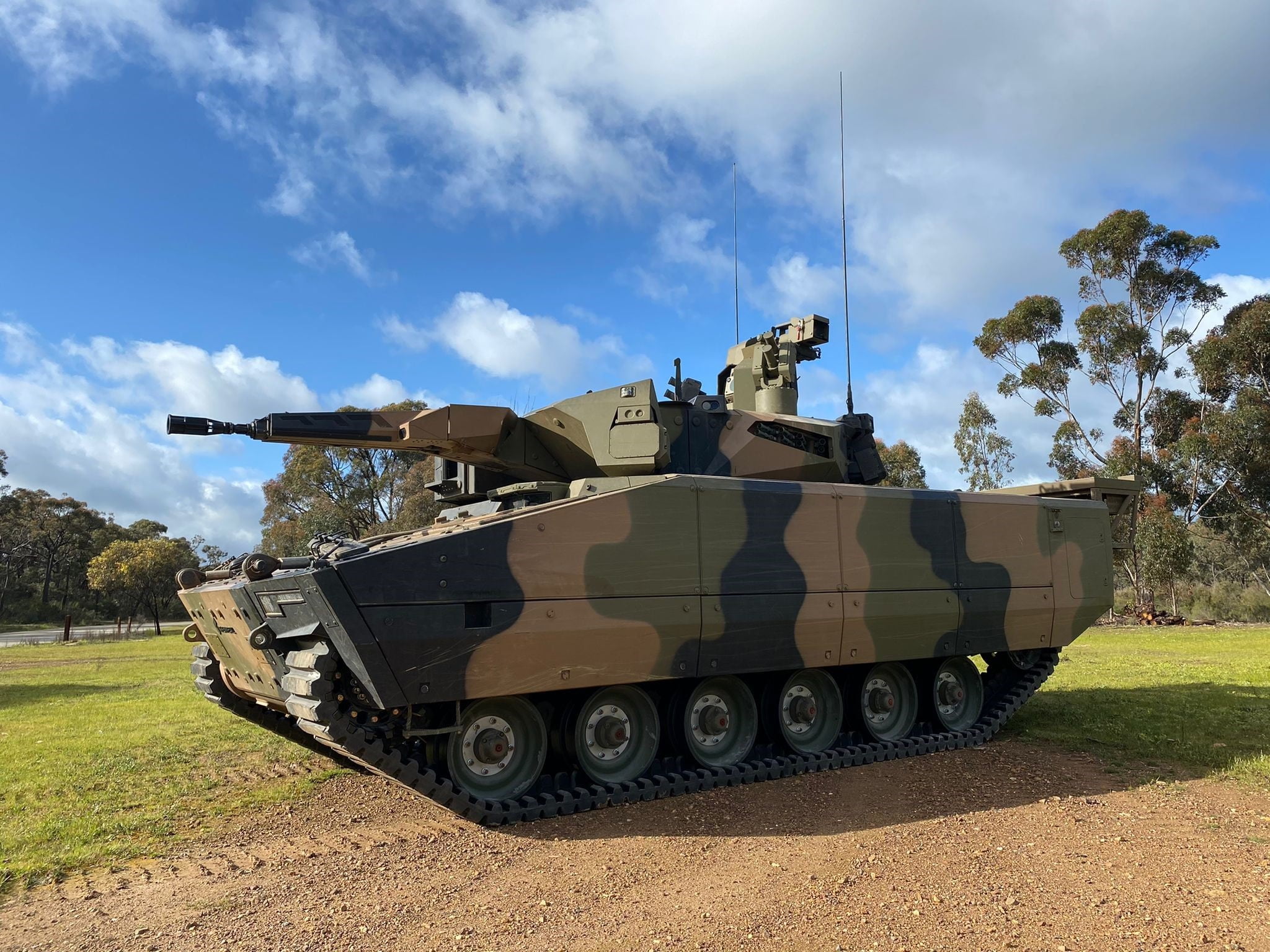 Rheinmetall tests composite rubber track on Lynx Infantry Fighting Vehicle