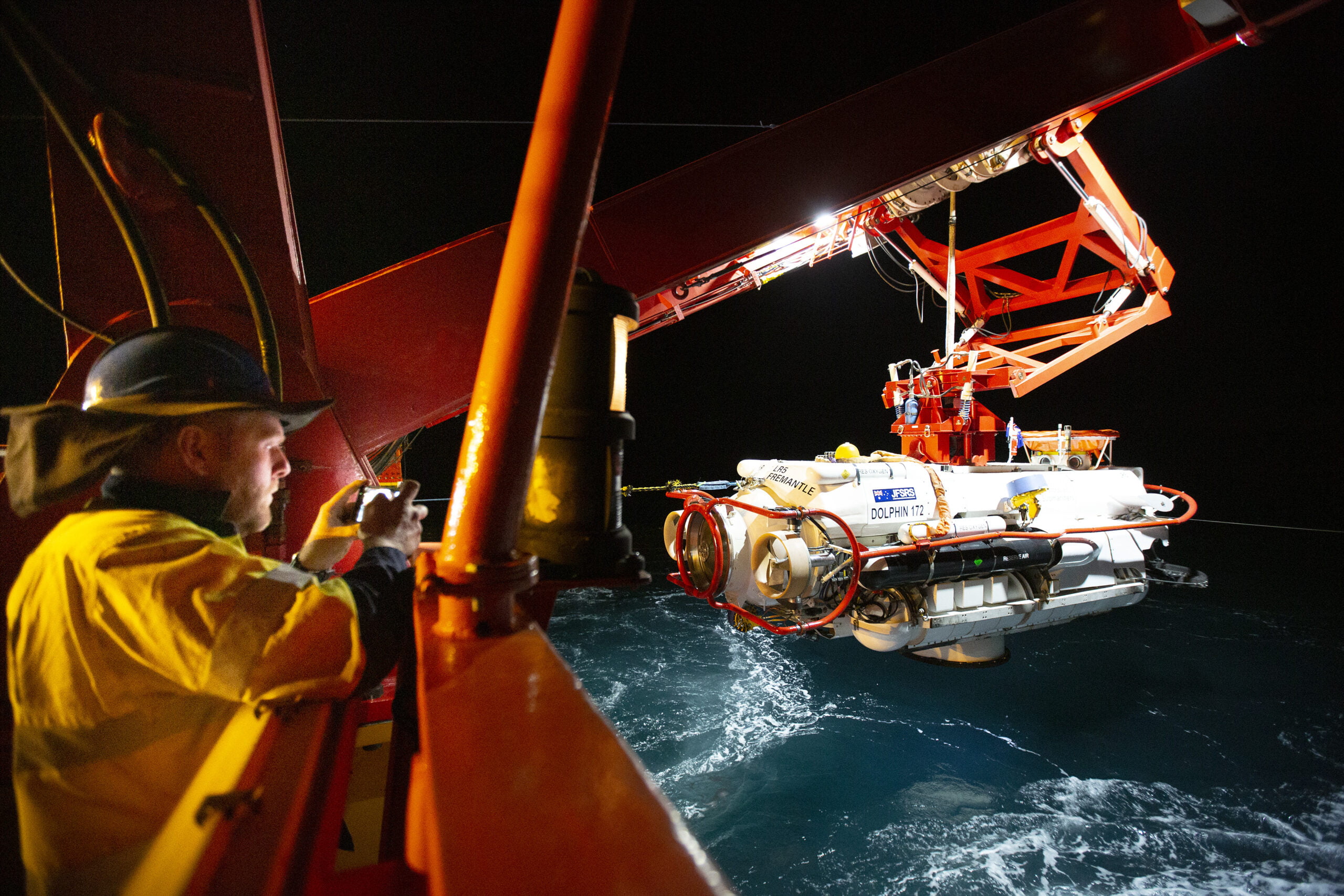 Australian Navy completes successful submarine search and rescue exercise