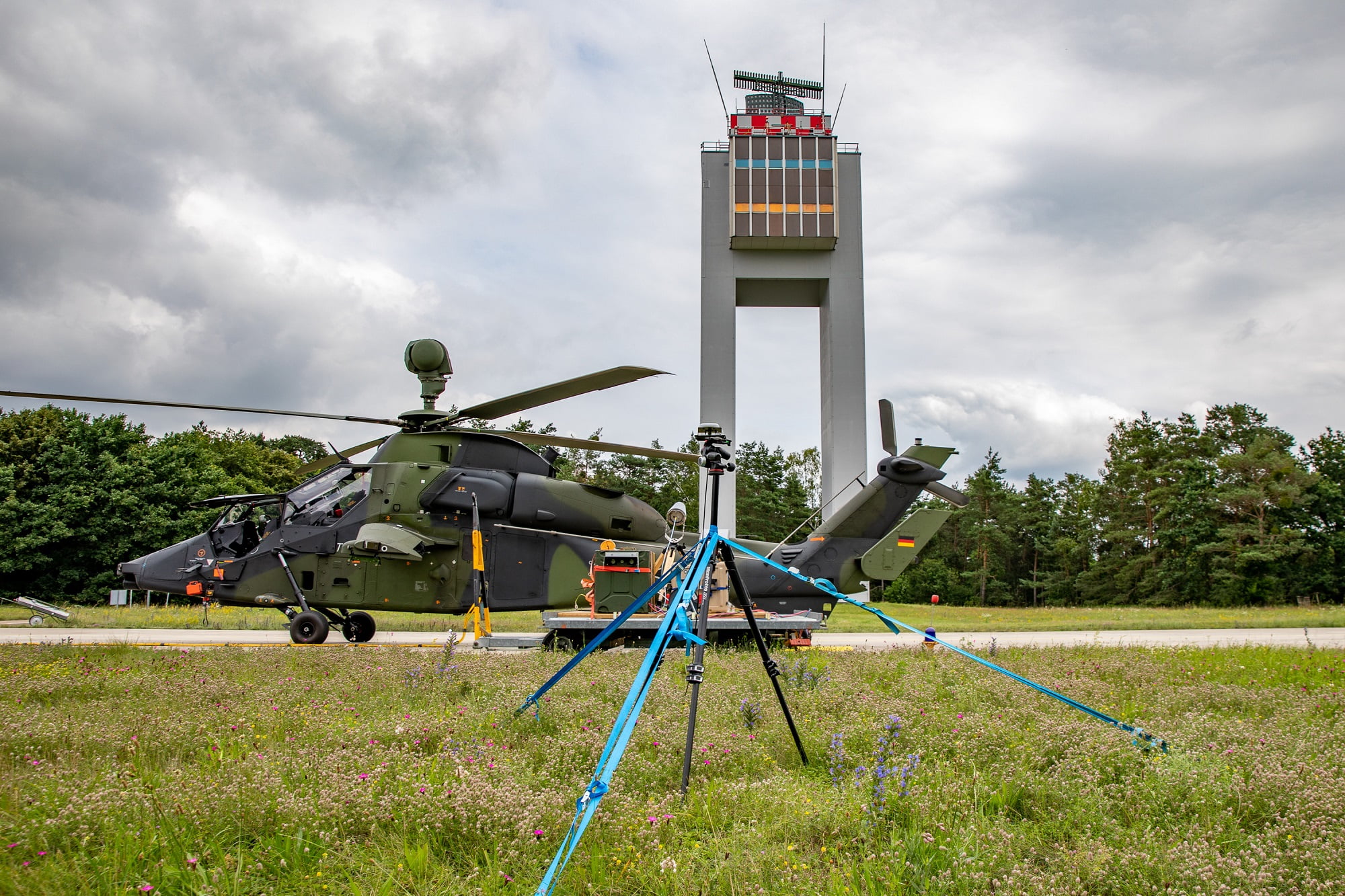 Rohde & Schwarz demos data link comms for rotary wing aircraft