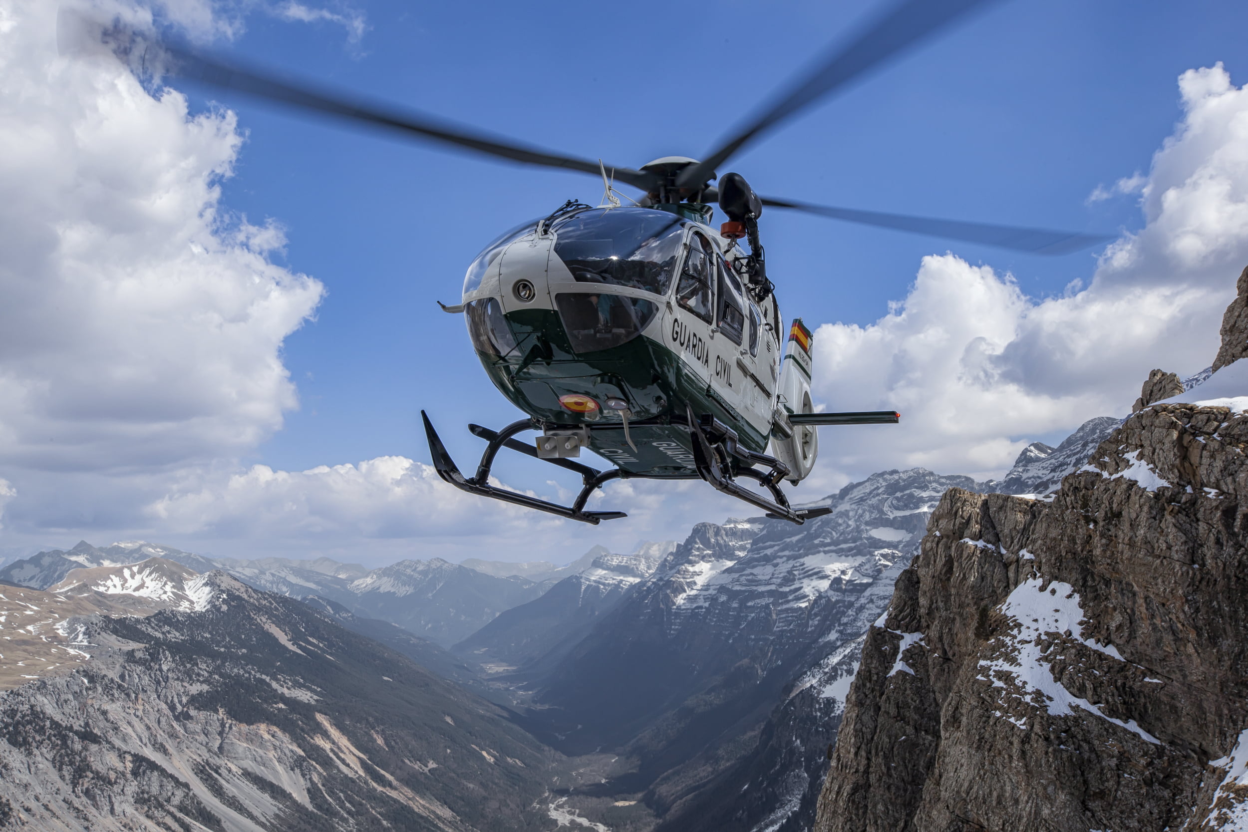 Spanish Ministries of Defence and Interior sign for 36 H135s