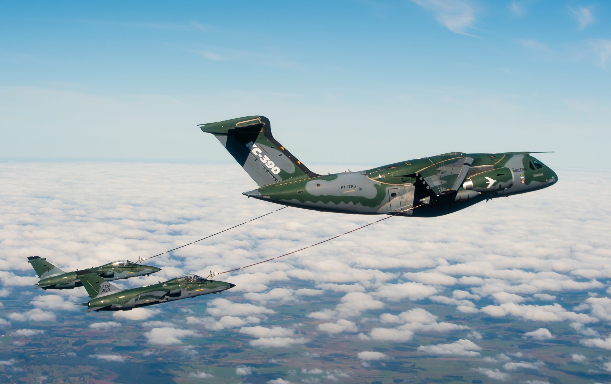Embraer defence team demos tech at FIDAE