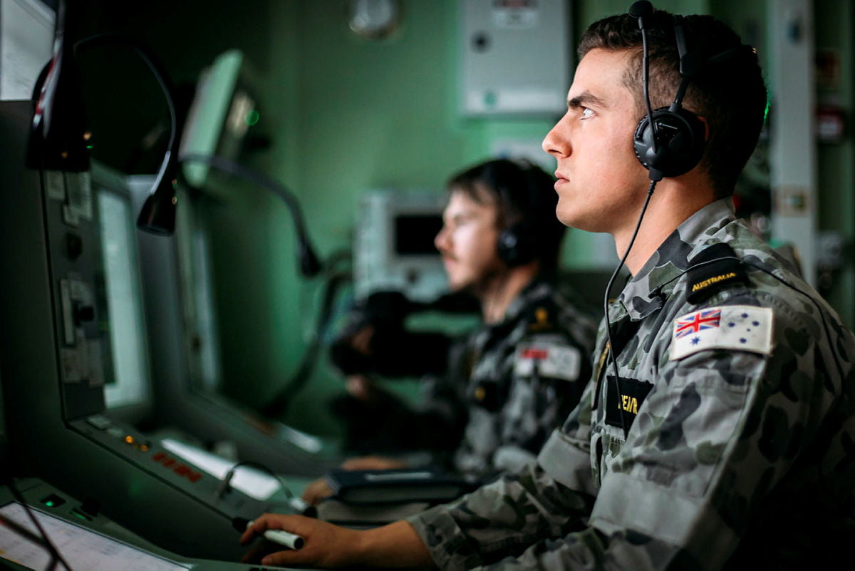 Australia launches submarine training program