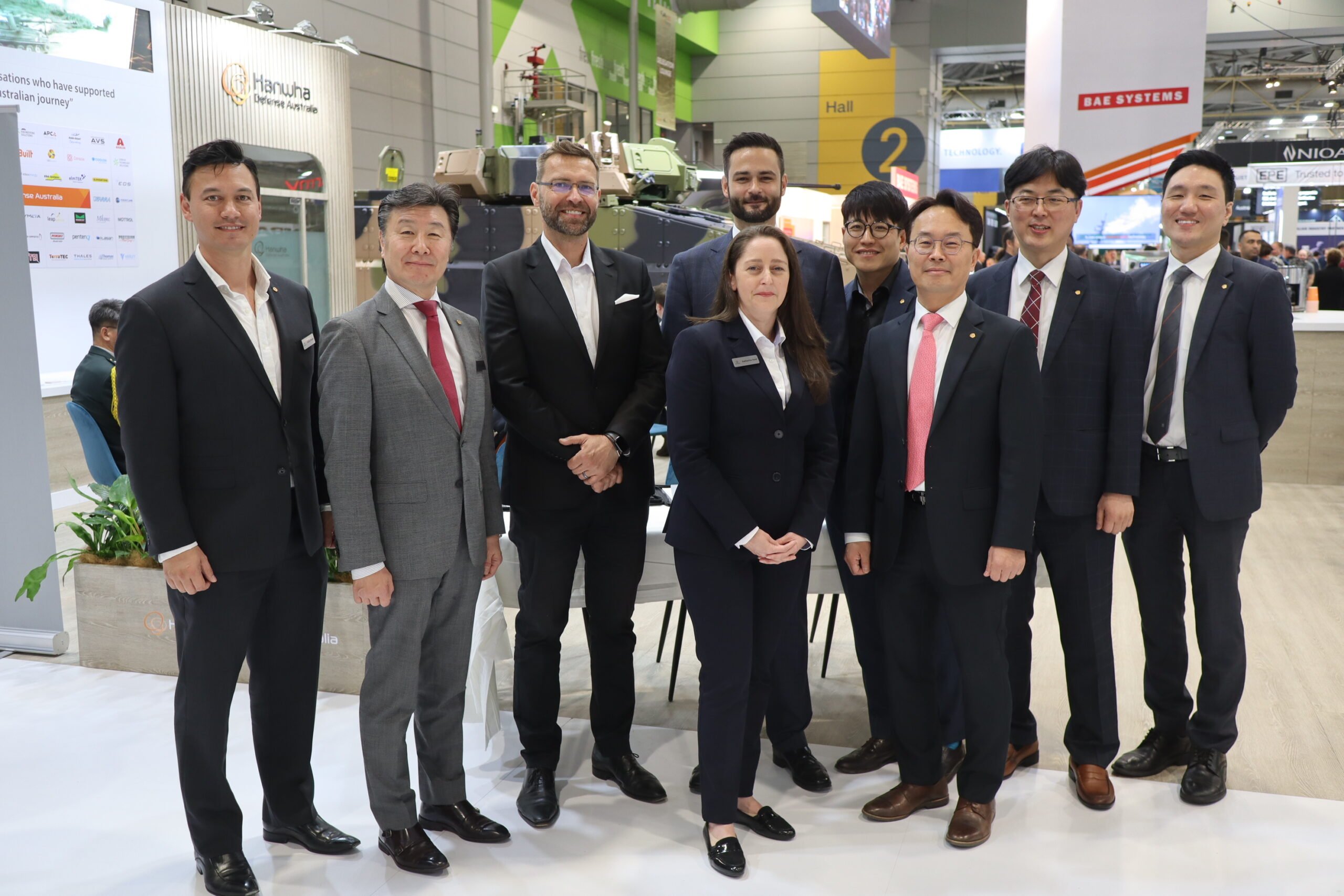Hanwha Defense Australia signs MoU with Australian partners on LEO satcomms
