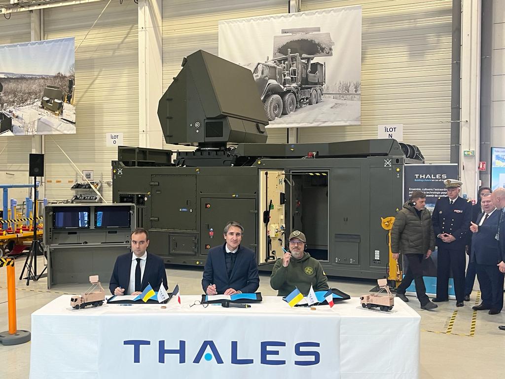 Ukraine signs deal with France, Thales for new air defence system