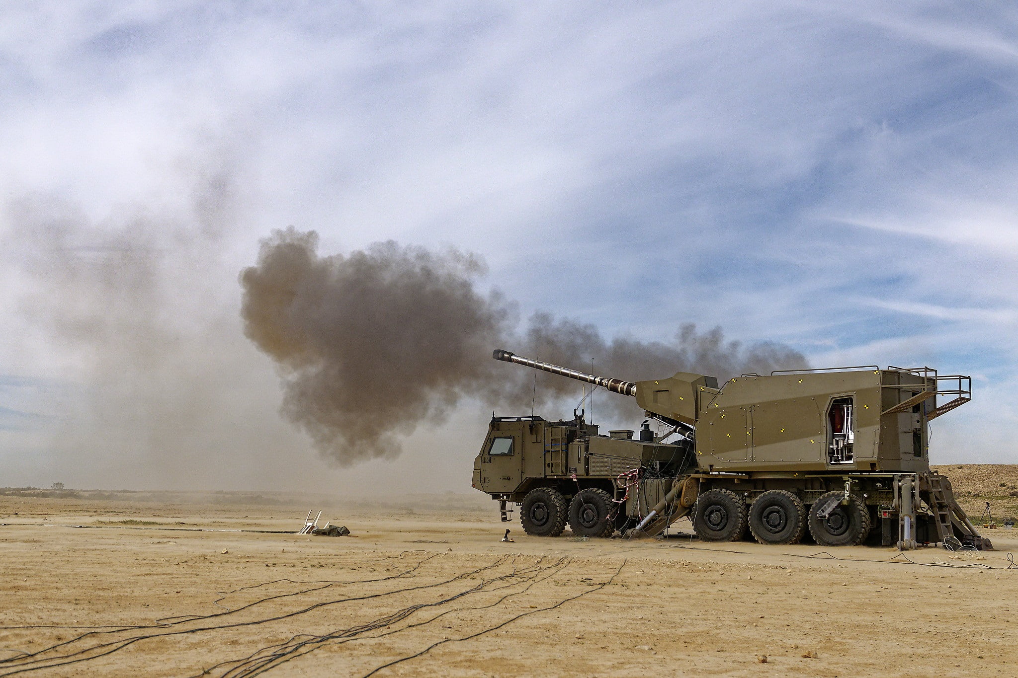 Rheinmetall and Elbit Systems conduct live-fire demo of automated 155mm L52 wheeled self-propelled howitzer