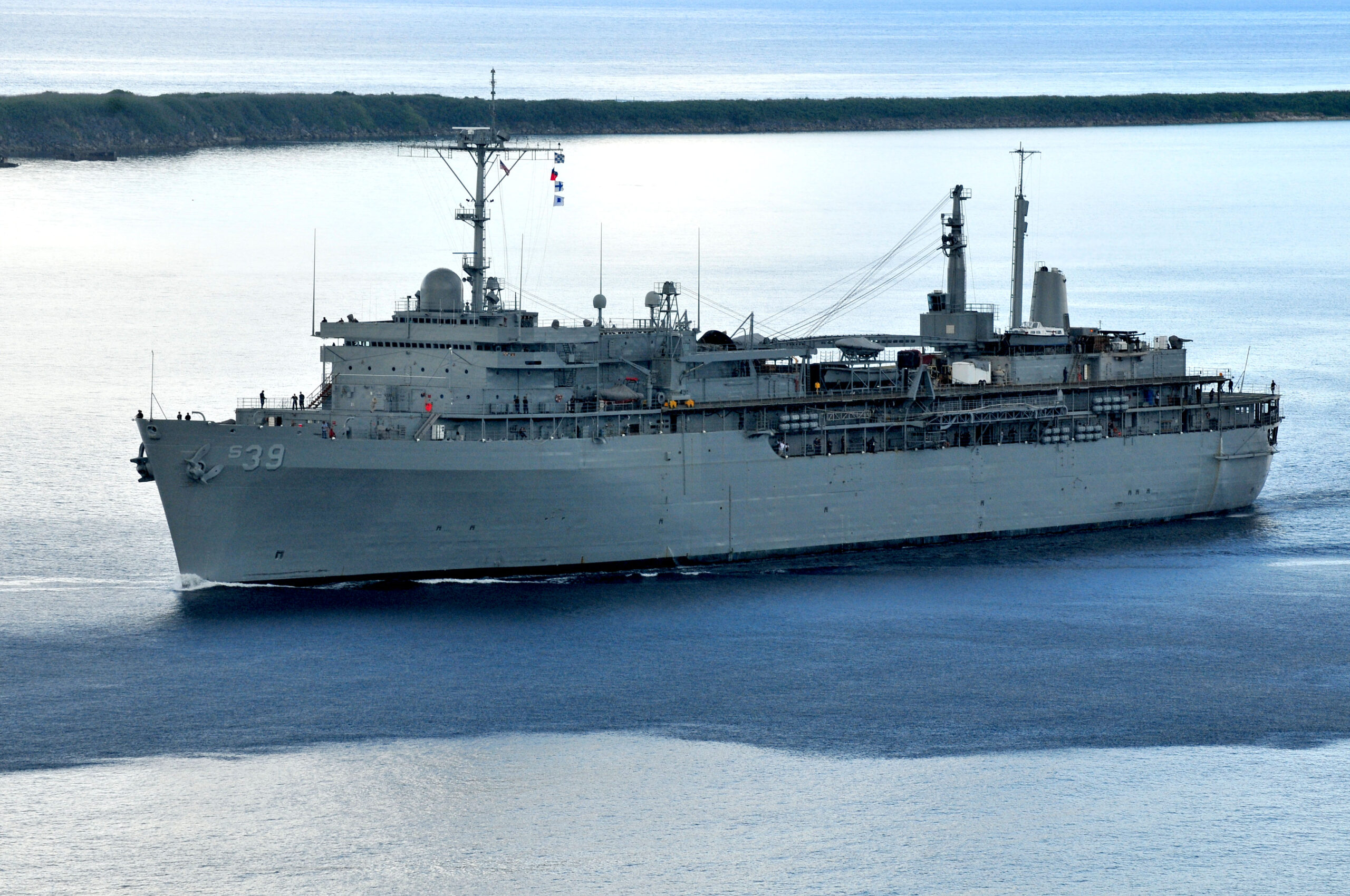 US submarine tender anchors in Australia