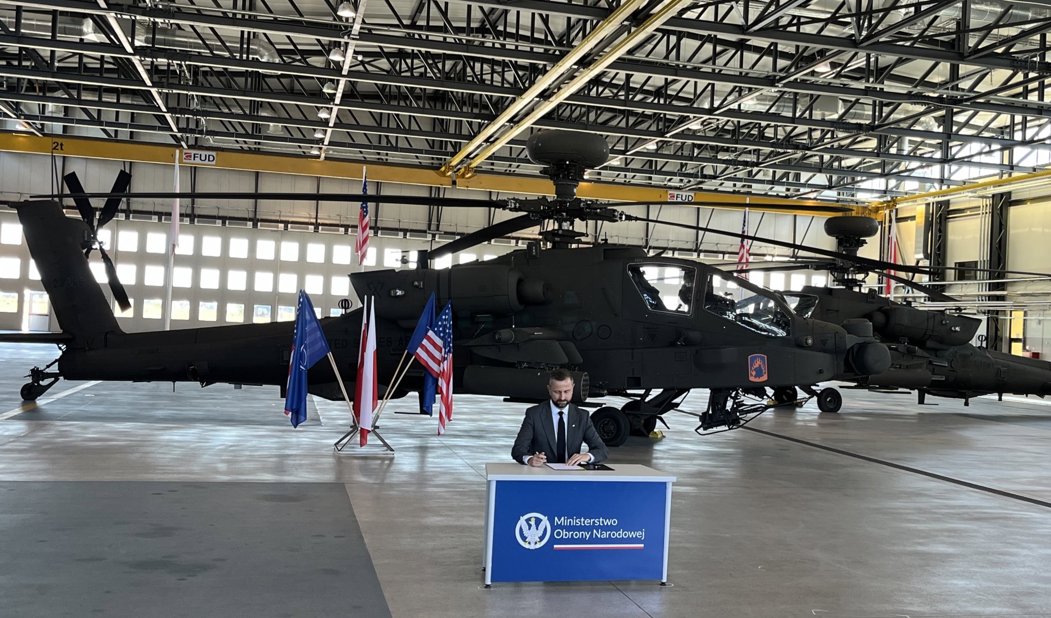 Poland signs LOA for 96 Apaches