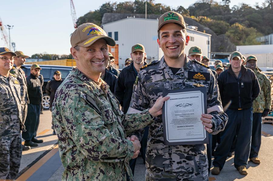 Australian submariner earns US ‘Dolphins’