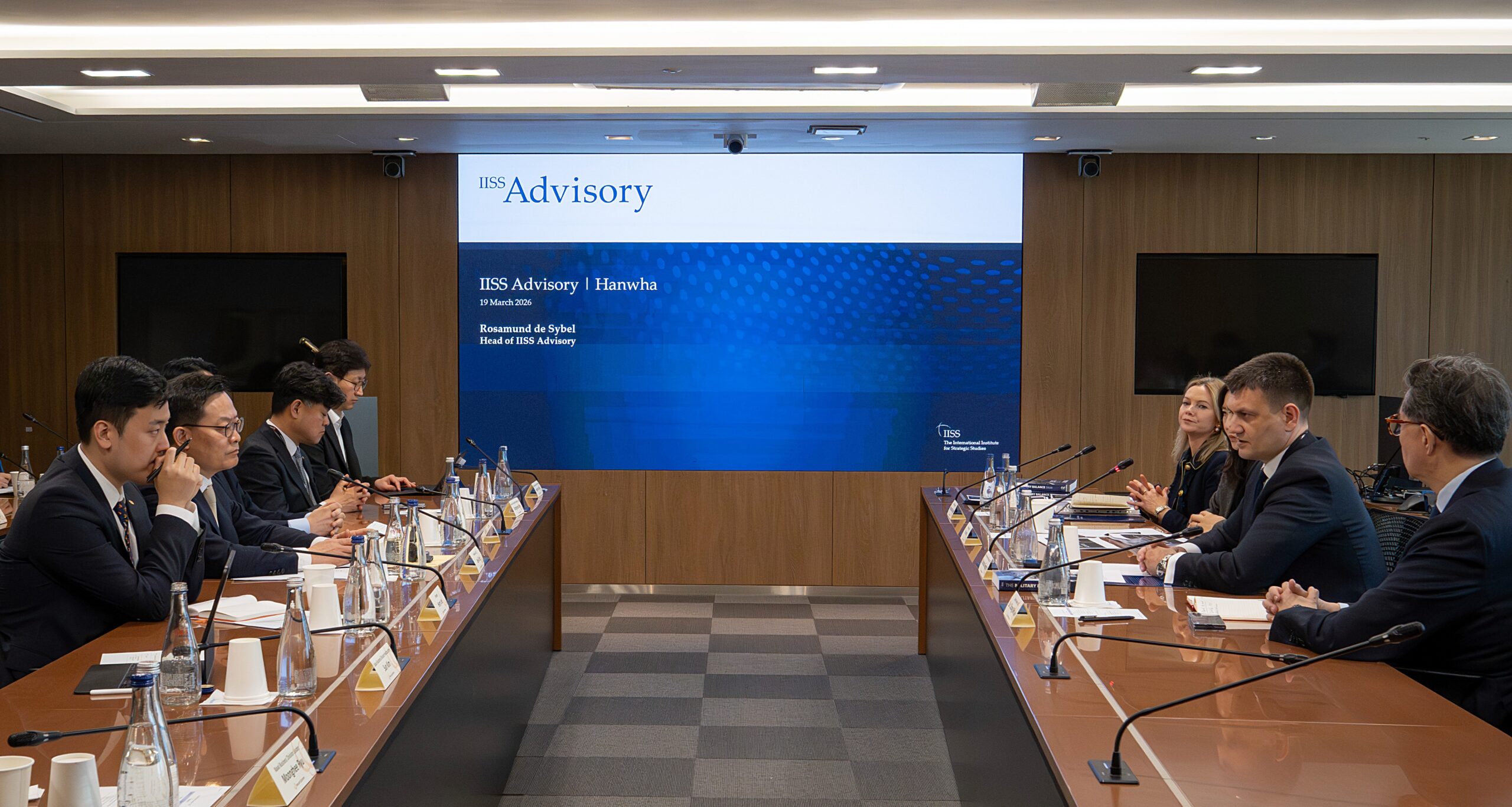 Hanwha Aerospace hosts roundtable with IISS leadership