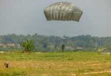 Super Garuda Shield 2026: Paratroopers open field training with airborne jump 9915170