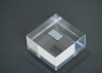 Fujitsu develops diamond-spin quantum computer prototype Alt text Image Diamond chip