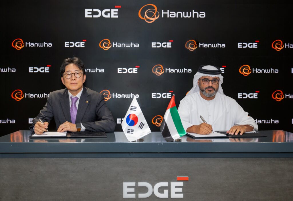 Yang Ki won, CEO of Hanwha Systems and Hamad Al Marar, Managing Director and CEO, EDGE.
